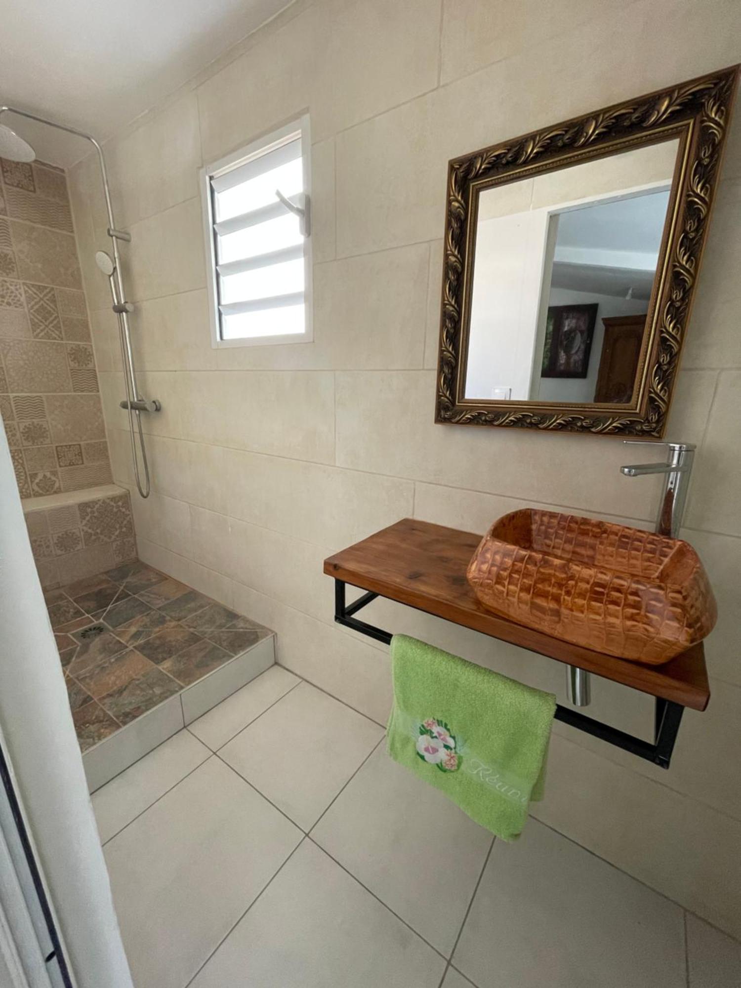 Bed and Breakfast Adenora Saint-Joseph Esterno foto
